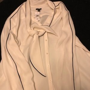 Ann Taylor Tie Neck blouse (size XXL) white/Black